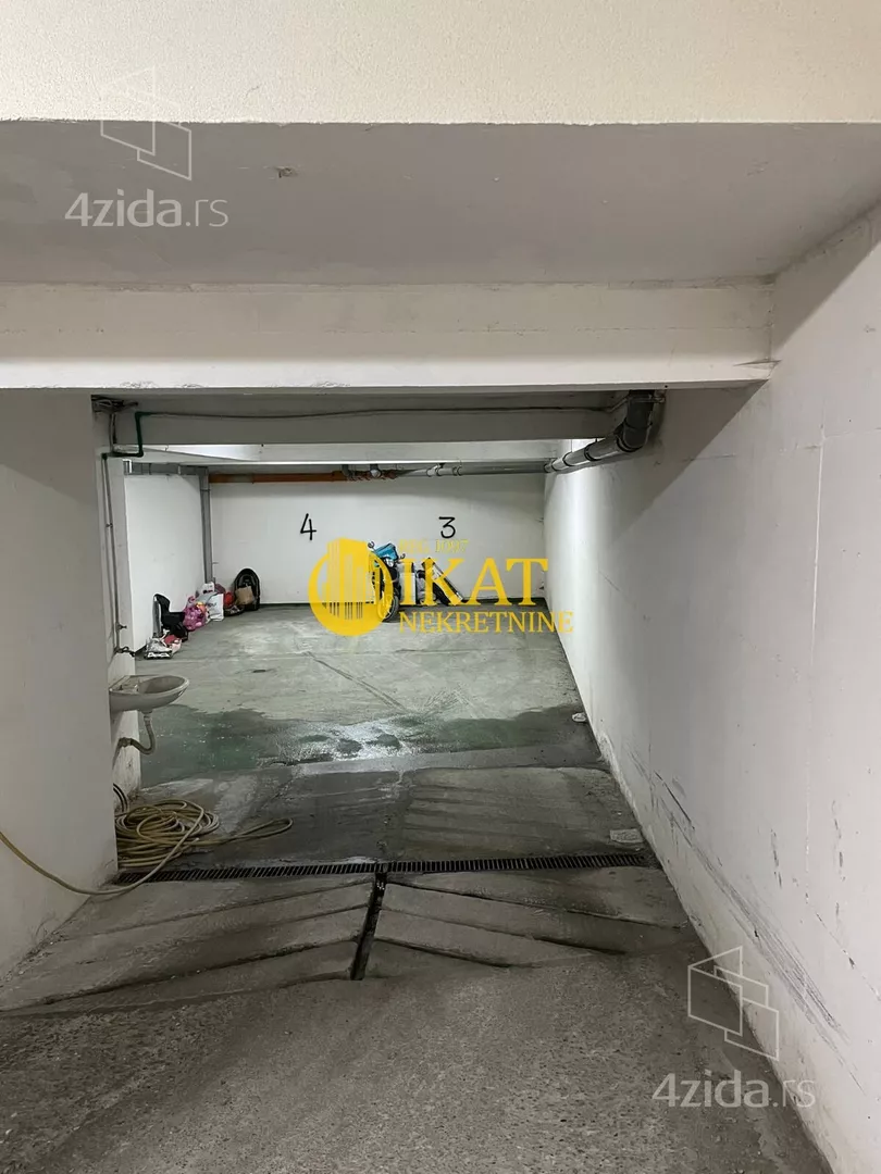 Garaža | 4zida