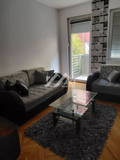 Petra Drapšina | 4zida.rs