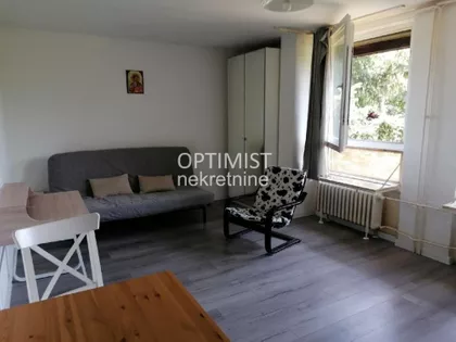 Jovana Stojisavljevića | 4zida.rs