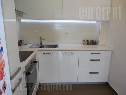 CRVENI KRST | 4zida.rs