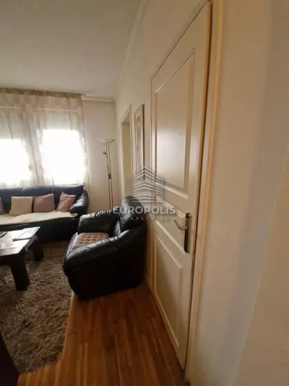 Ustanička | 4zida.rs