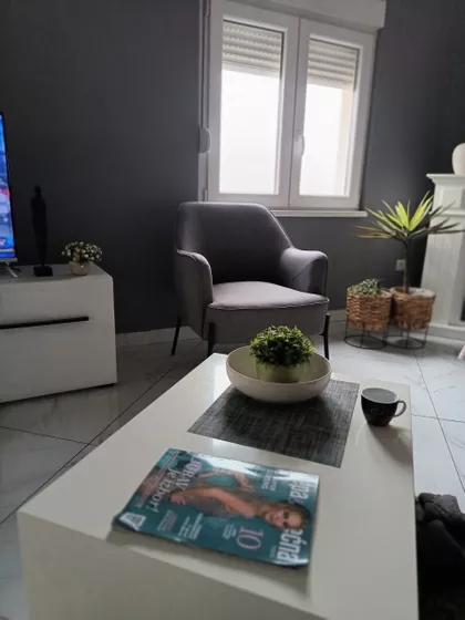 Vojvode Vlahovića bb | 4zida.rs