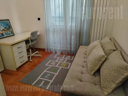 CRVENI KRST | 4zida.rs