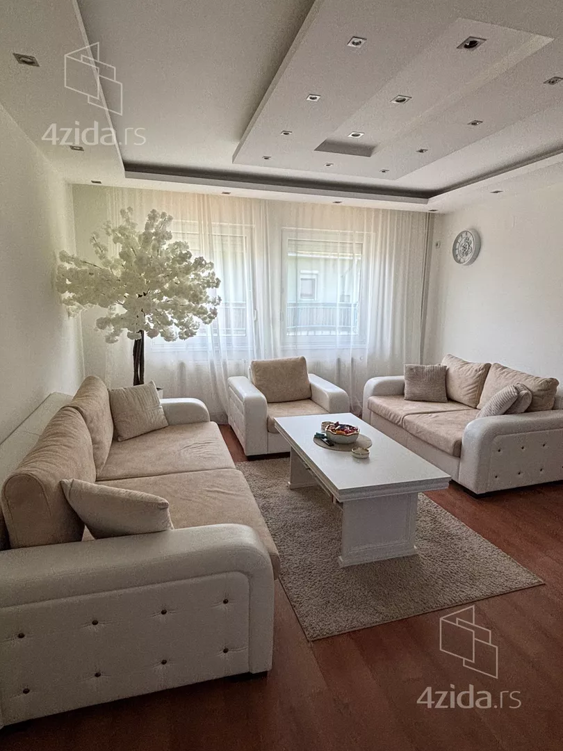 Šestosoban stan | 4zida