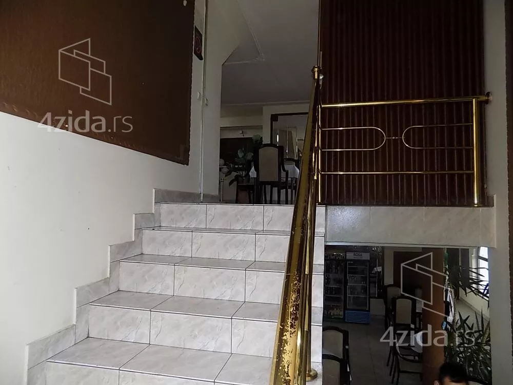 Poslovna zgrada | 4zida