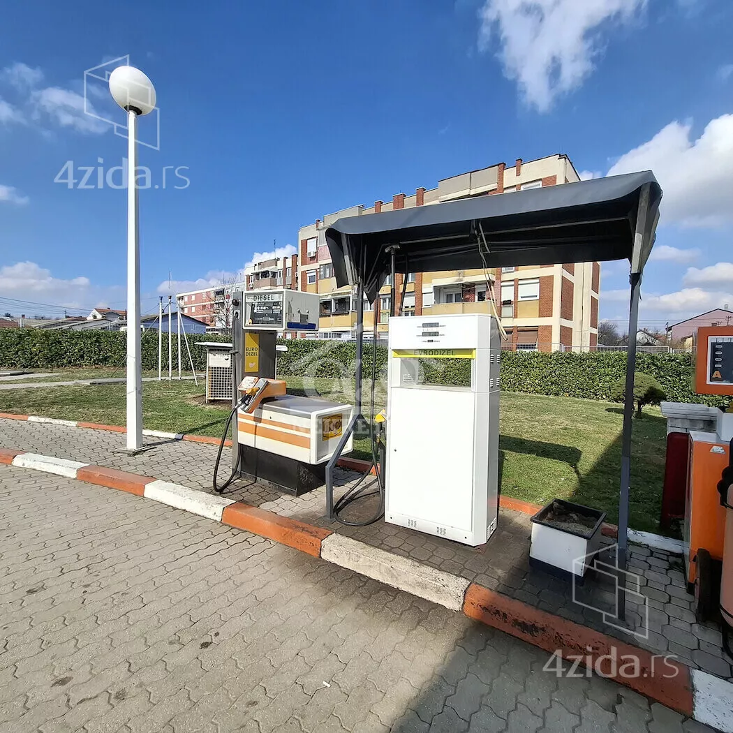 Poslovna zgrada | 4zida