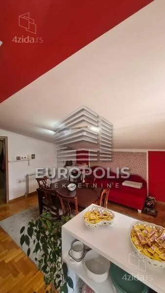 Troiposoban stan | 4zida