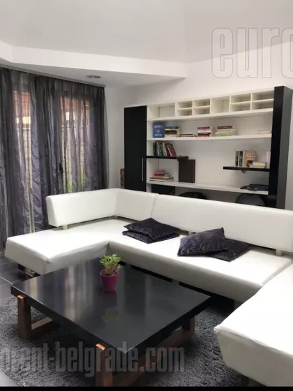 CRVENI KRST | 4zida.rs