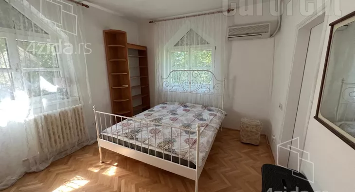 Četvoroiposoban stan | 4zida