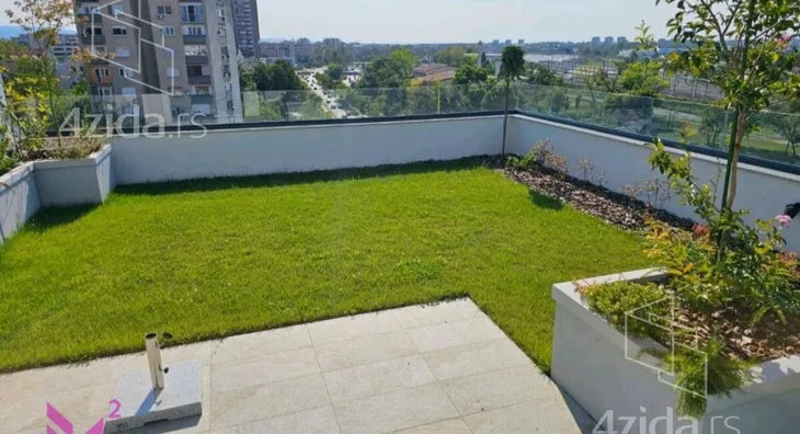 Poslovna zgrada | 4zida