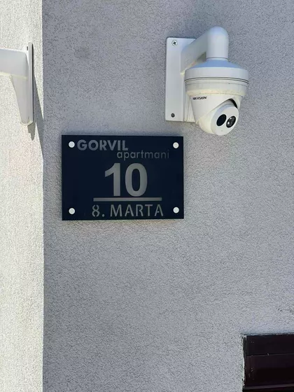 8. Marta 10 | 4zida.rs