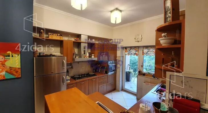 Petoiposoban stan | 4zida