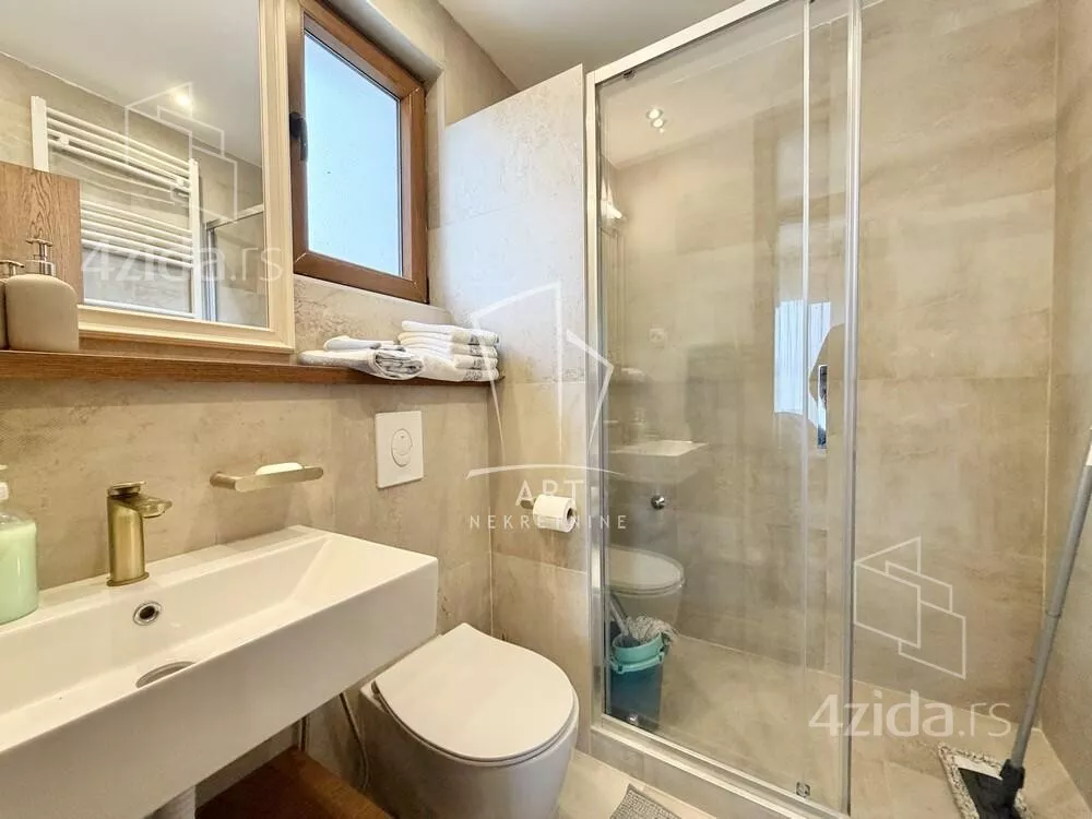 Petosoban stan | 4zida