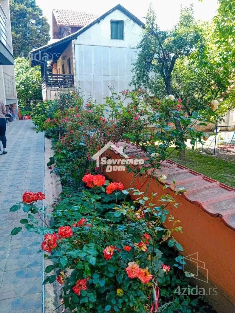 Šestosoban stan | 4zida