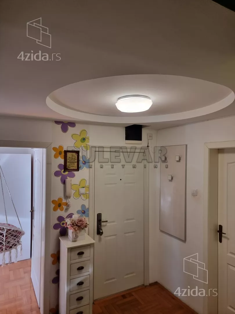 Troiposoban stan | 4zida