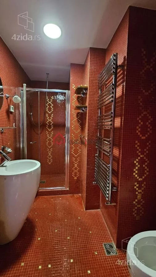 Sedmosoban stan | 4zida