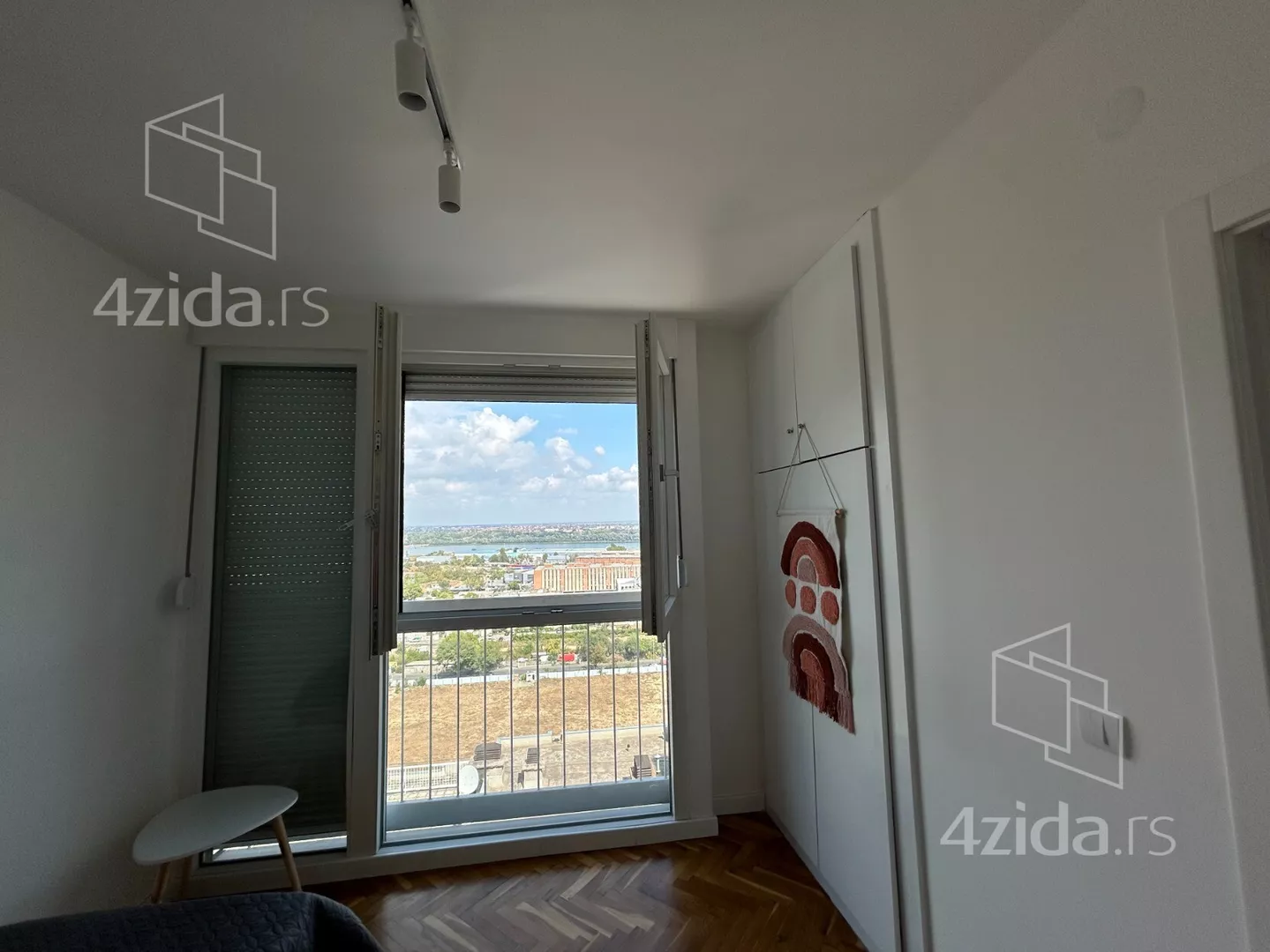 Četvoroiposoban stan | 4zida