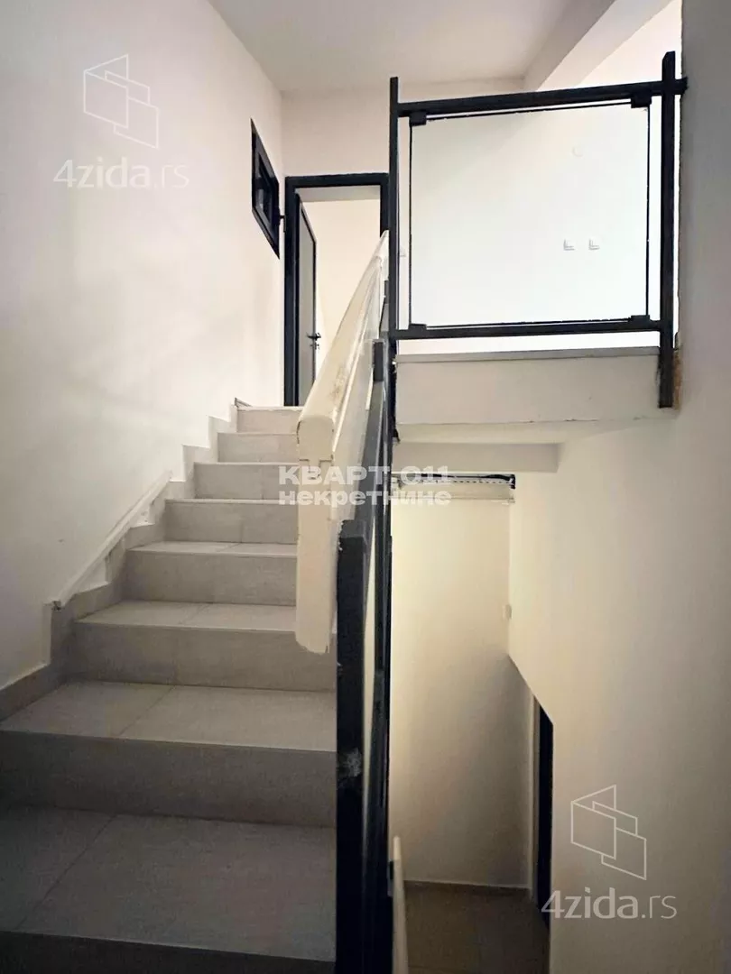 Poslovna zgrada | 4zida