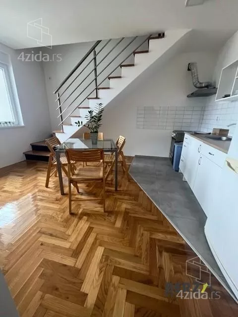 Troiposoban stan | 4zida