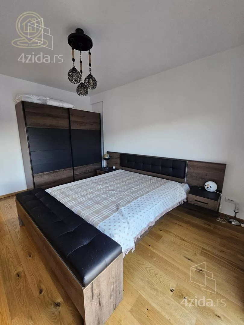 Šestosoban stan | 4zida