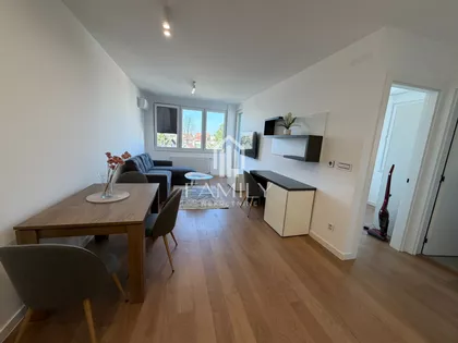 Heroja Pinkija | 4zida.rs