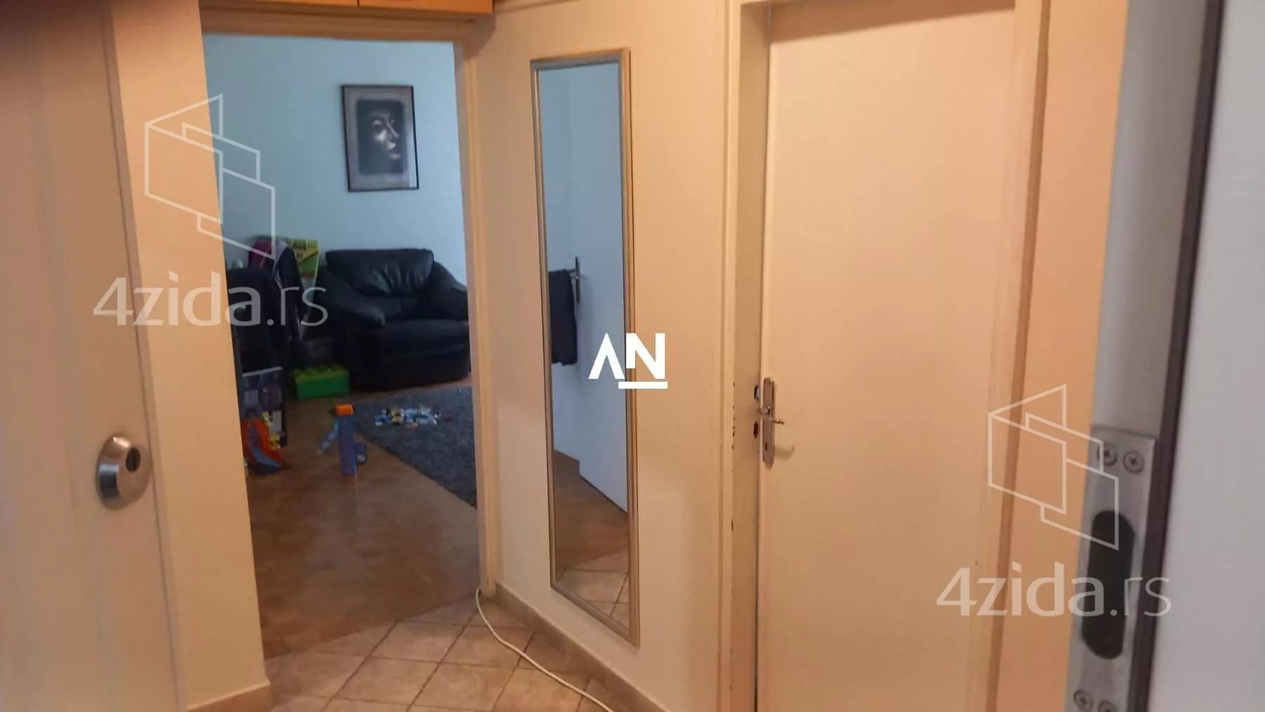 Jednoiposoban stan | 4zida