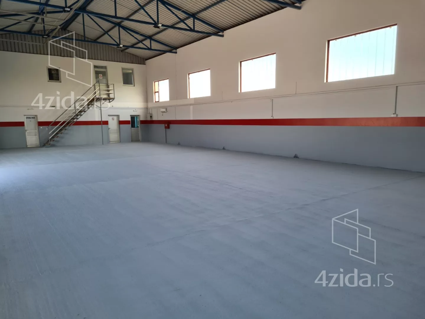 Poslovna zgrada | 4zida