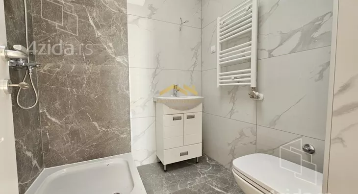 Šestosoban stan | 4zida