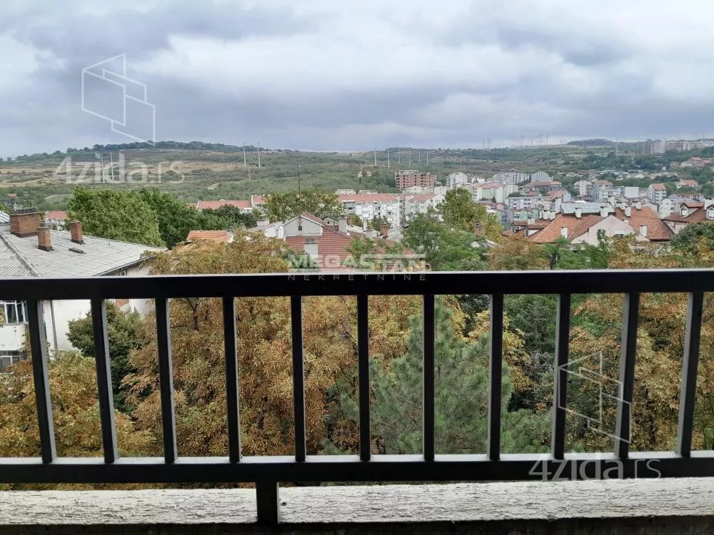 Šestosoban stan | 4zida