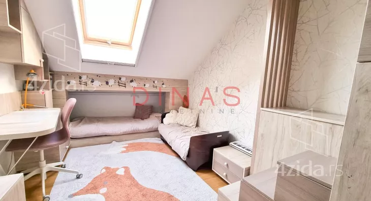 Petosoban stan | 4zida