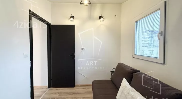 Petoiposoban stan | 4zida