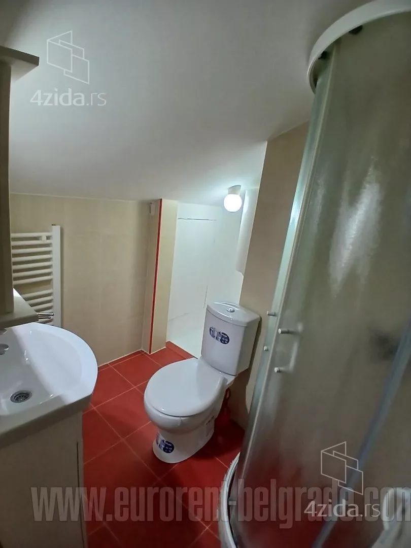 Šestosoban stan | 4zida