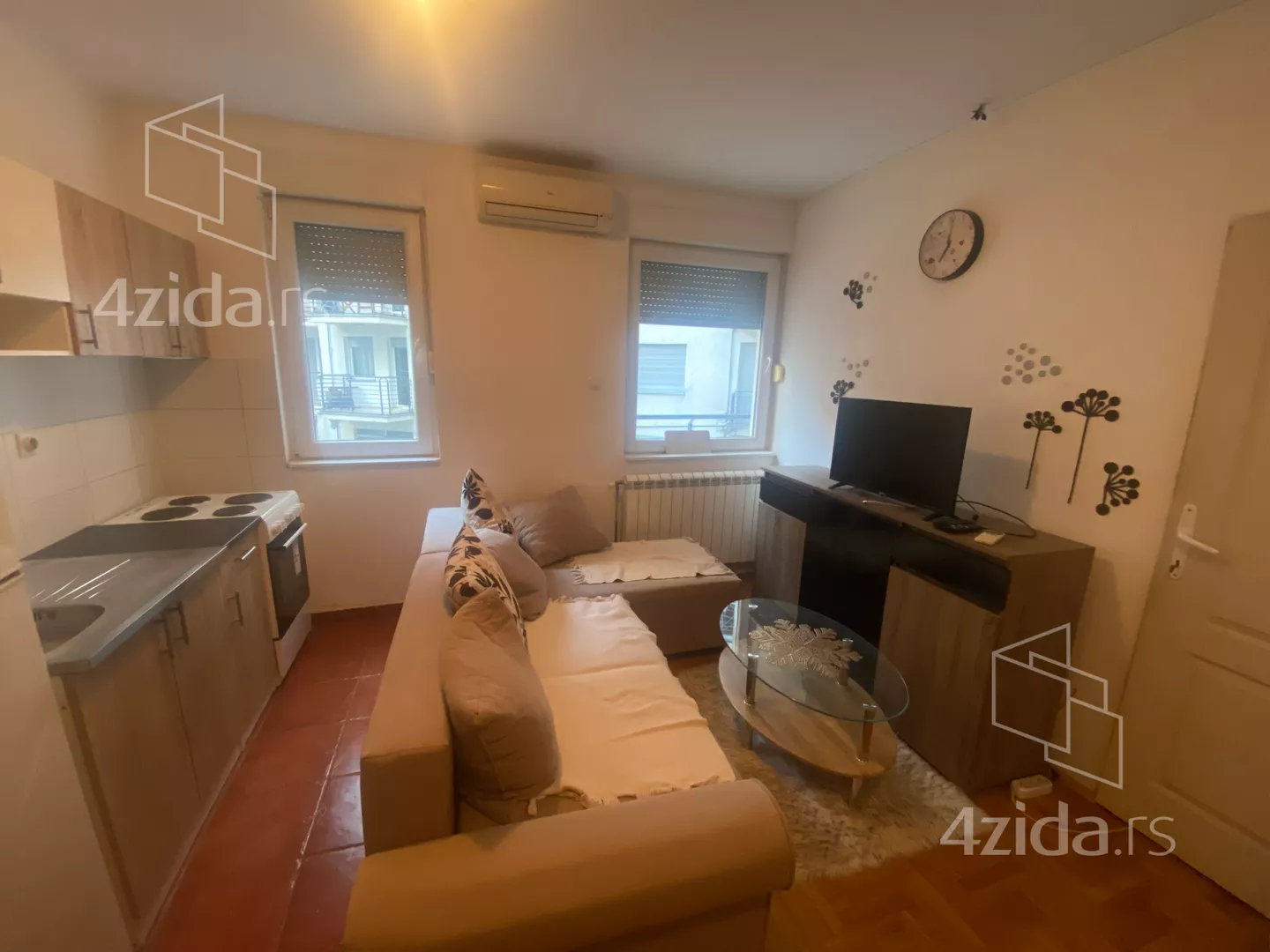 Jednoiposoban stan | 4zida