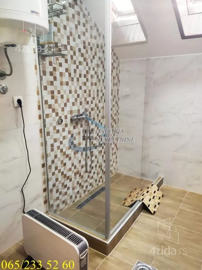 Četvoroiposoban stan | 4zida