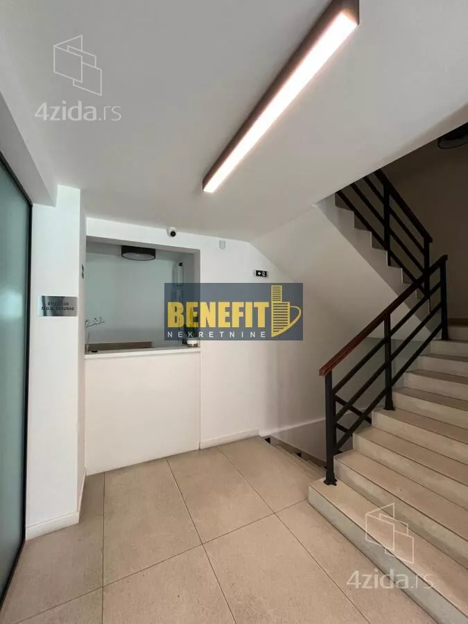 Poslovna zgrada | 4zida