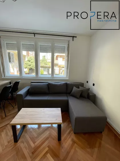 Učitelj Tasina | 4zida.rs