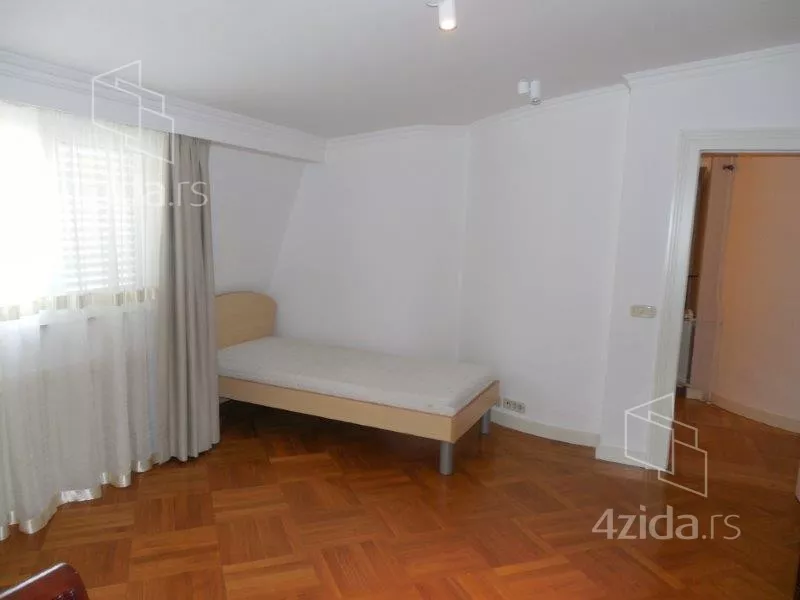 Četvoroiposoban stan | 4zida