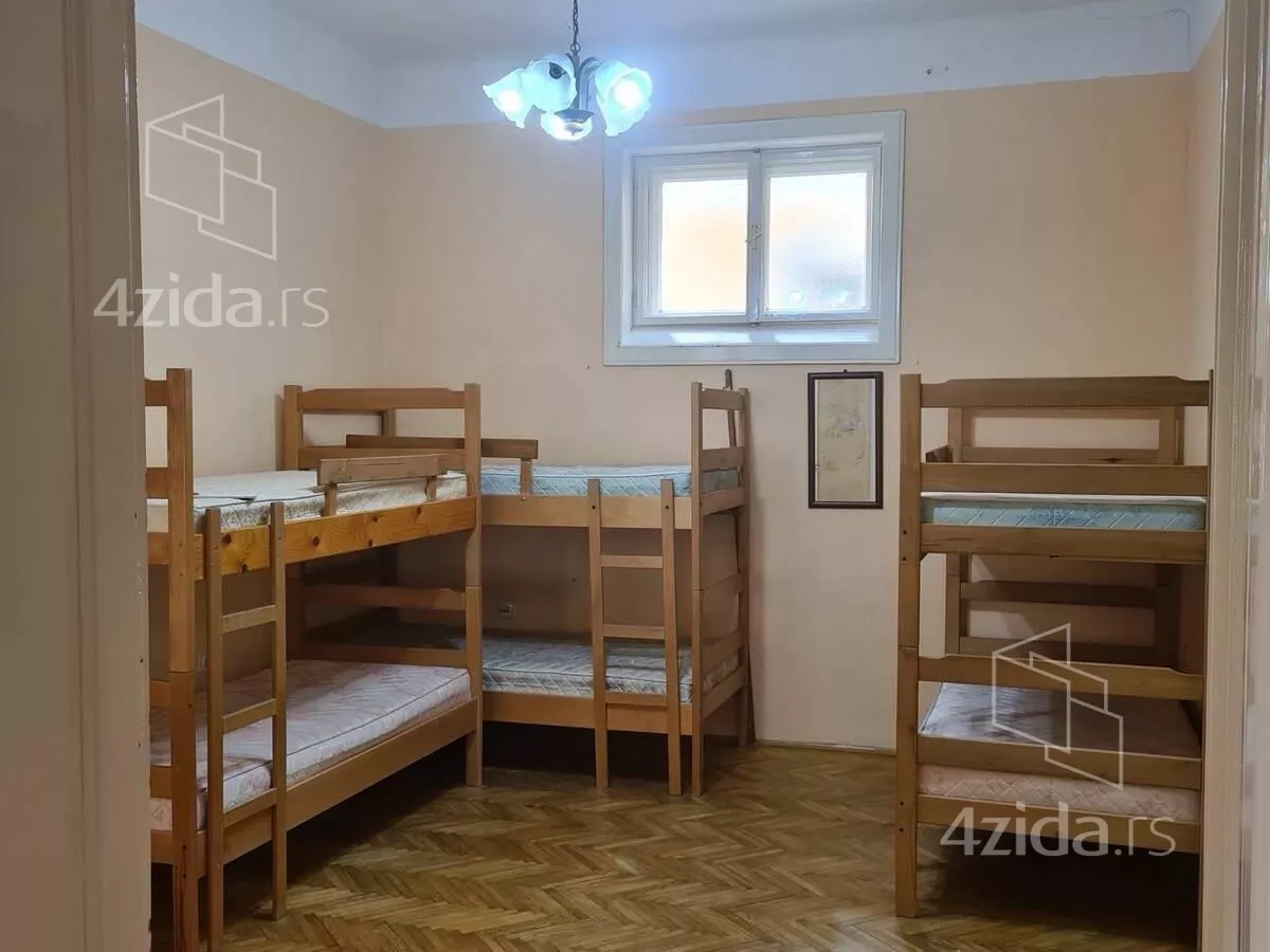 Poslovna zgrada | 4zida