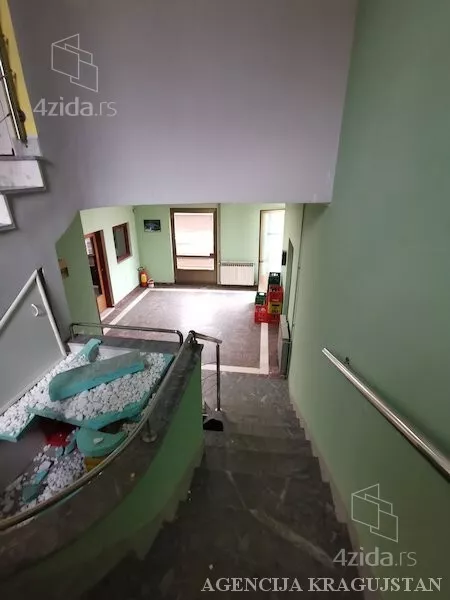 Poslovna zgrada | 4zida