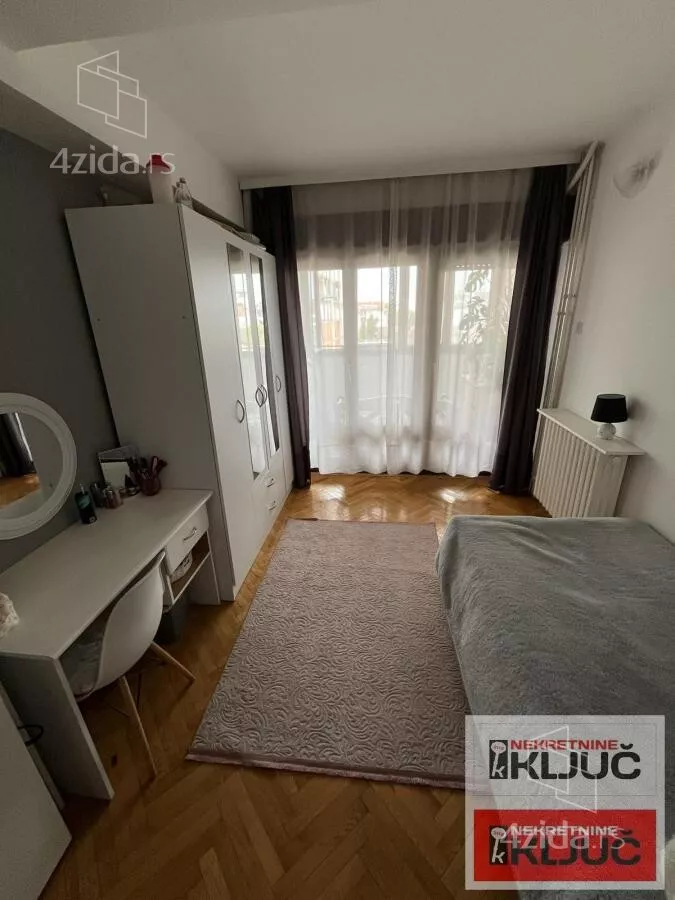 Četvoroiposoban stan | 4zida