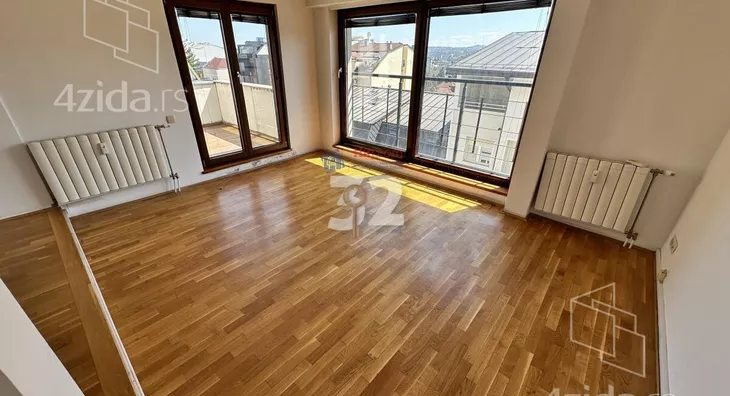 Četvoroiposoban stan | 4zida