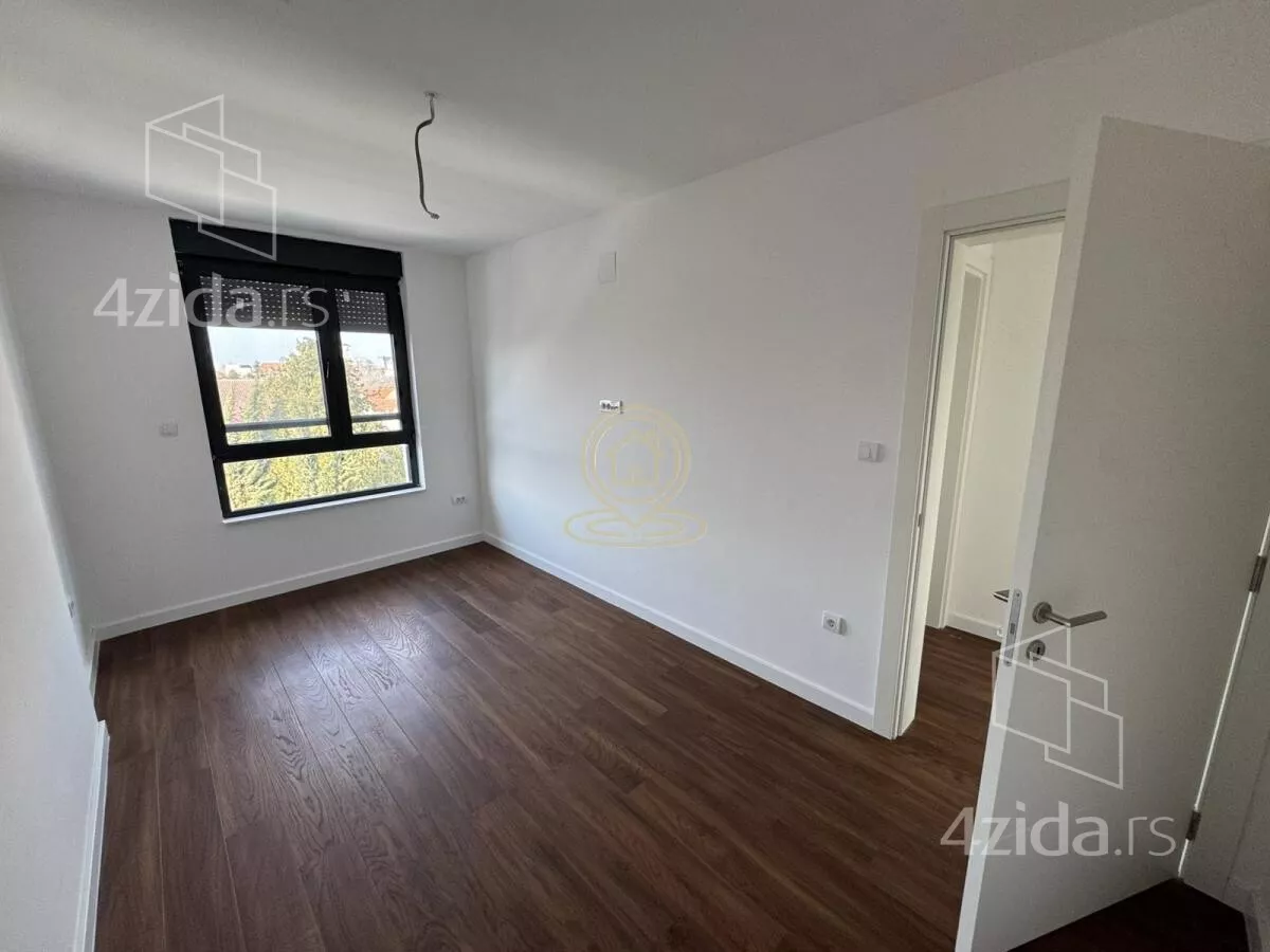 Šestosoban stan | 4zida