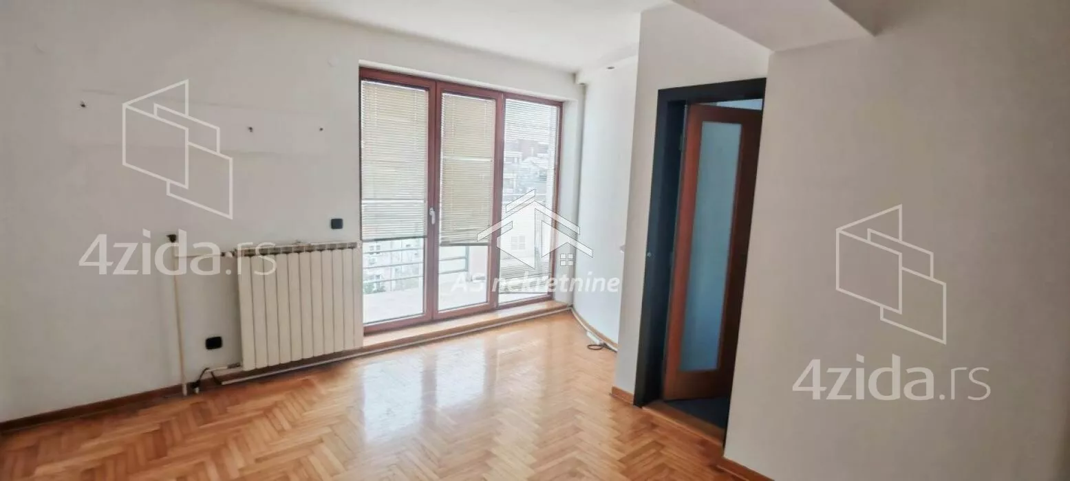 Šestosoban stan | 4zida