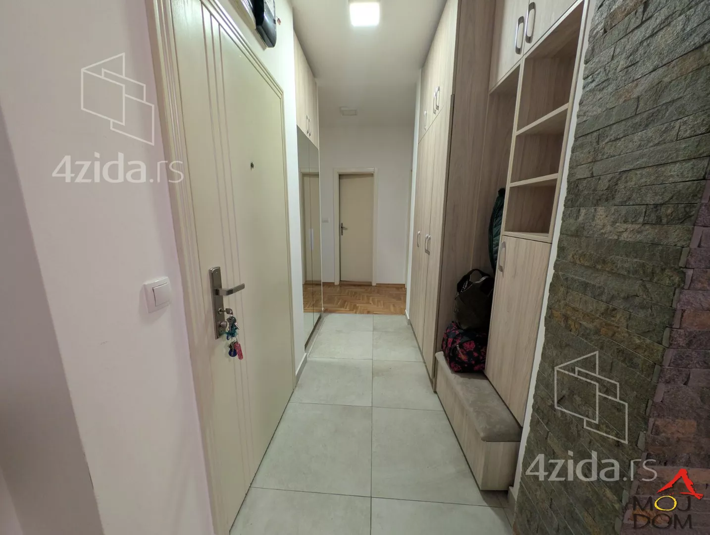 Šestosoban stan | 4zida