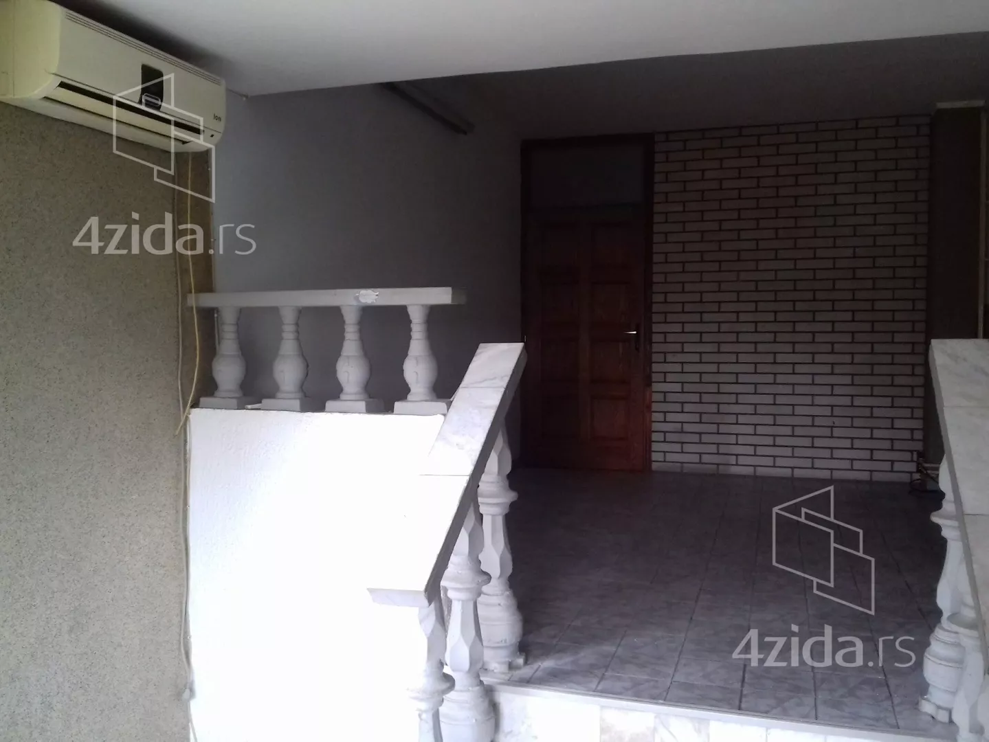 Lokal | 4zida