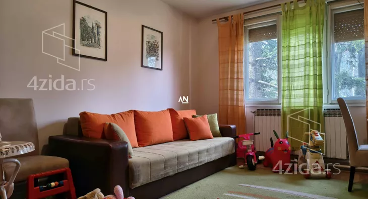 Šestosoban stan | 4zida