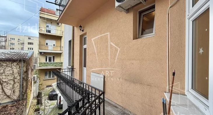 Četvoroiposoban stan | 4zida