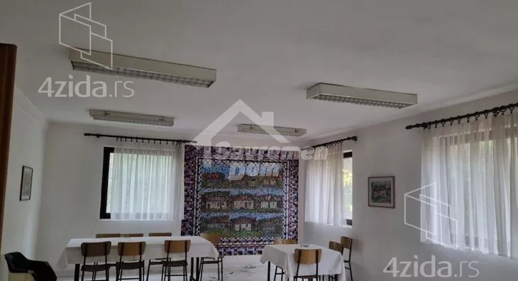 Poslovna zgrada | 4zida