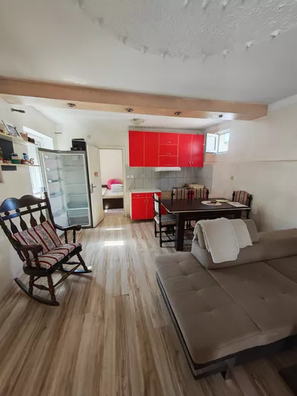 Jovana Popovića | 4zida.rs