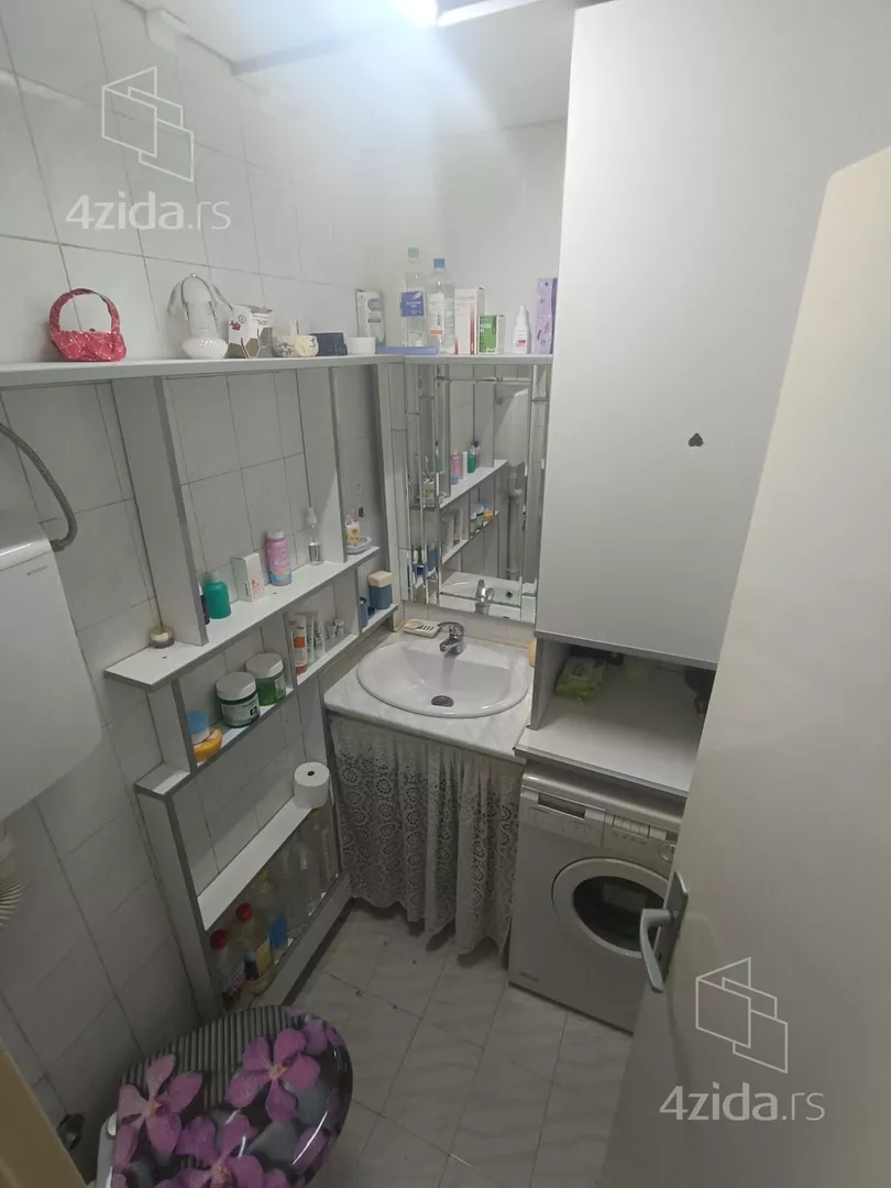 Četvoroiposoban stan | 4zida